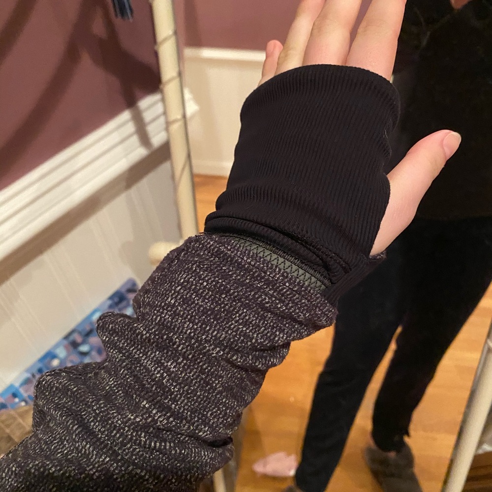 Lululemon Runderful 1/2 Zip - Picture 8 of 8